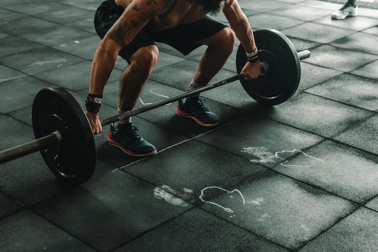 Man lifting weights support of elevated GH levels